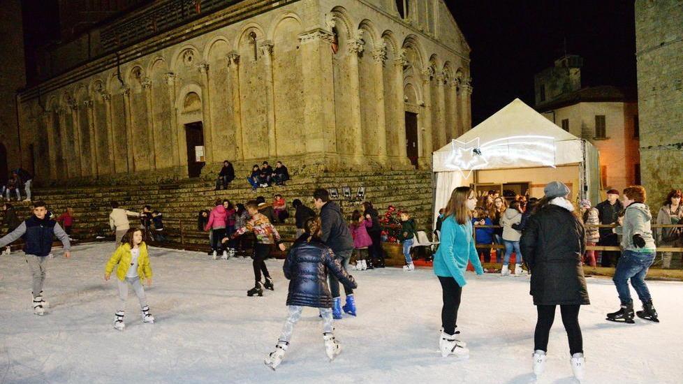 Torna la pista del ghiaccio in piazza