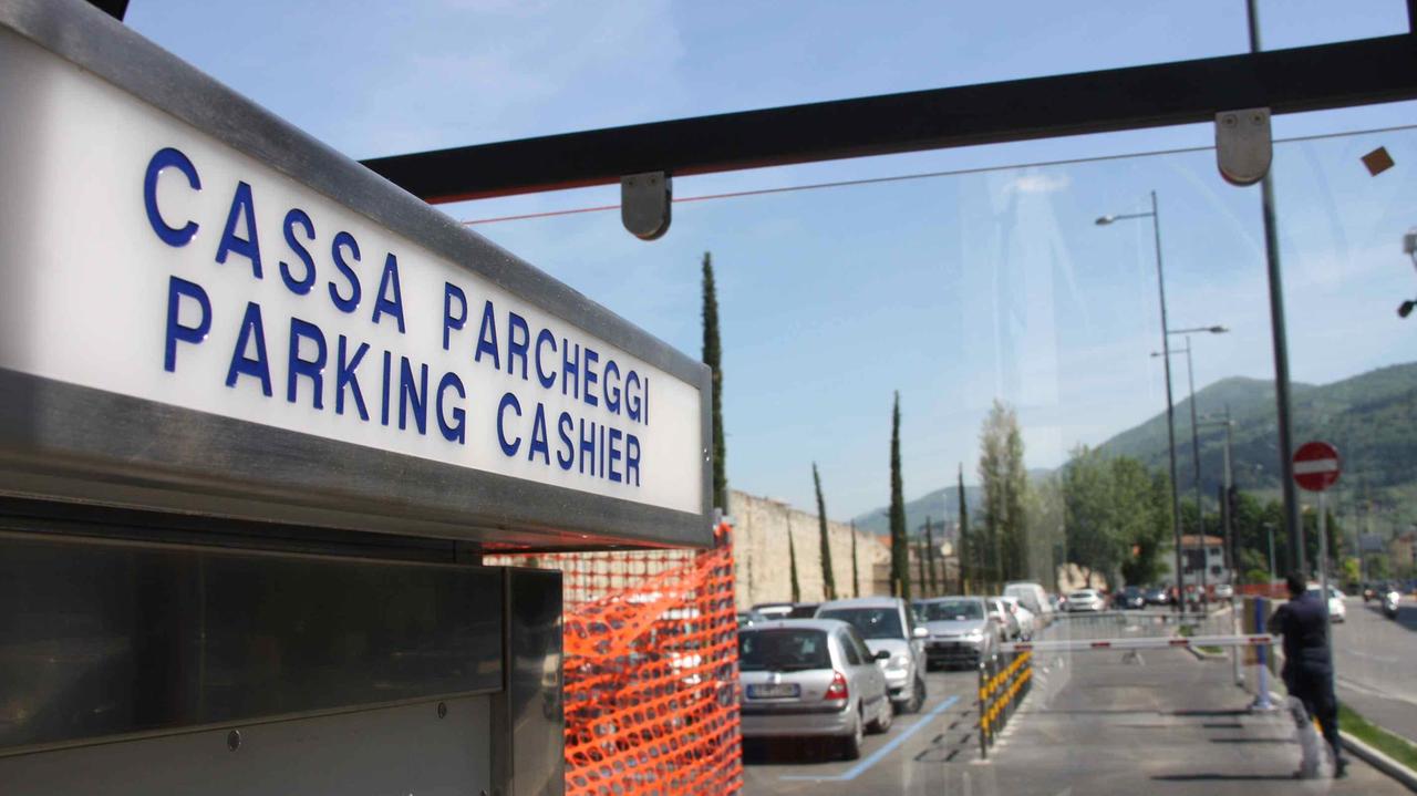 La cassa automatica del parcheggio di via Arcivescovo Martini