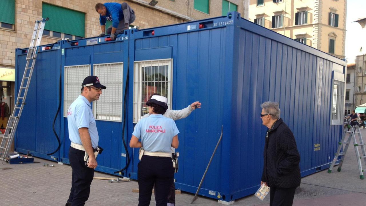 Il container in piazza Attias