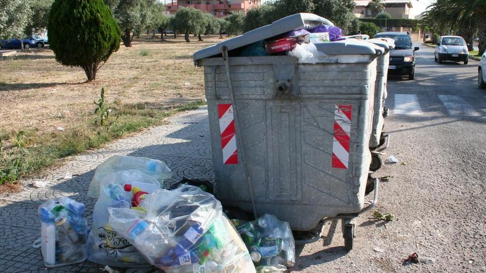 Alghero, l’opposizione sul caso rifiuti: non è cambiato nulla 