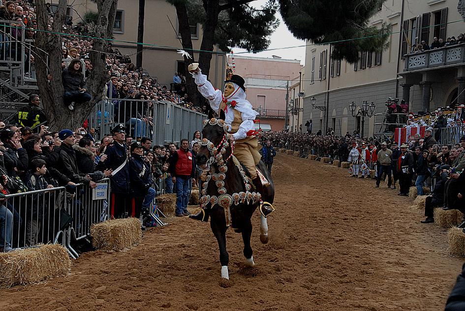 La corsa alla stella: la fase principale della Sartiglia