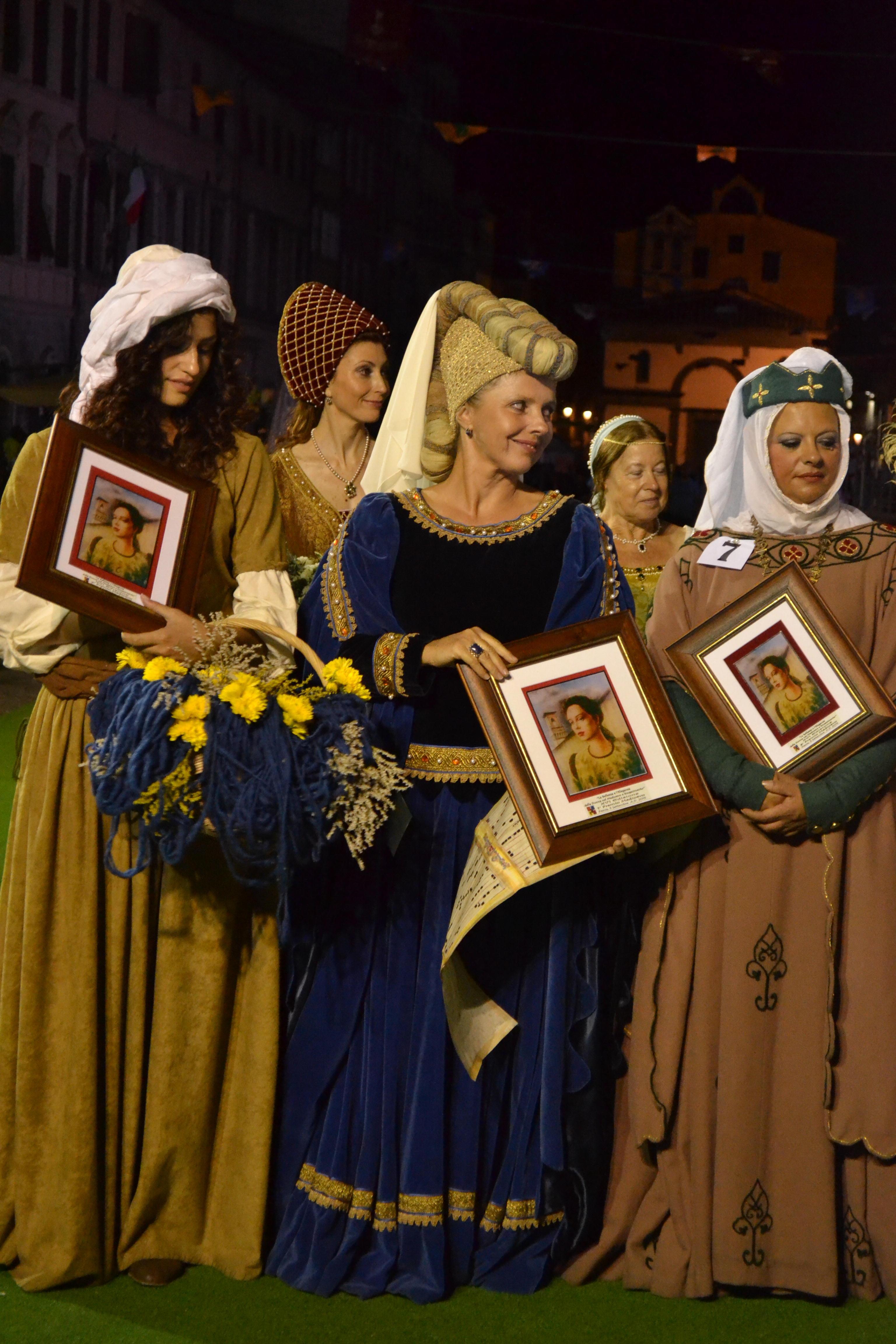 La premiazione delle dame dell'associazione L'Aura di Castellina
