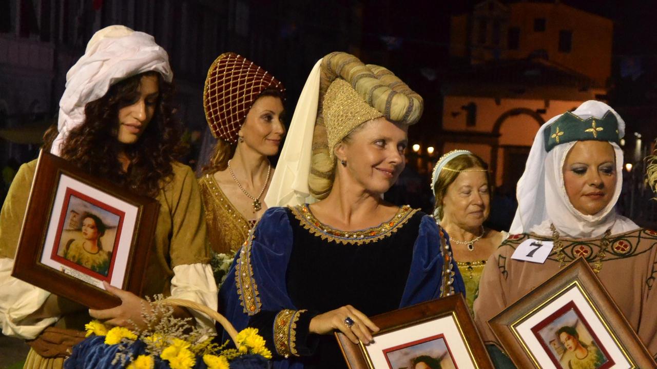 La premiazione delle dame dell'associazione L'Aura di Castellina