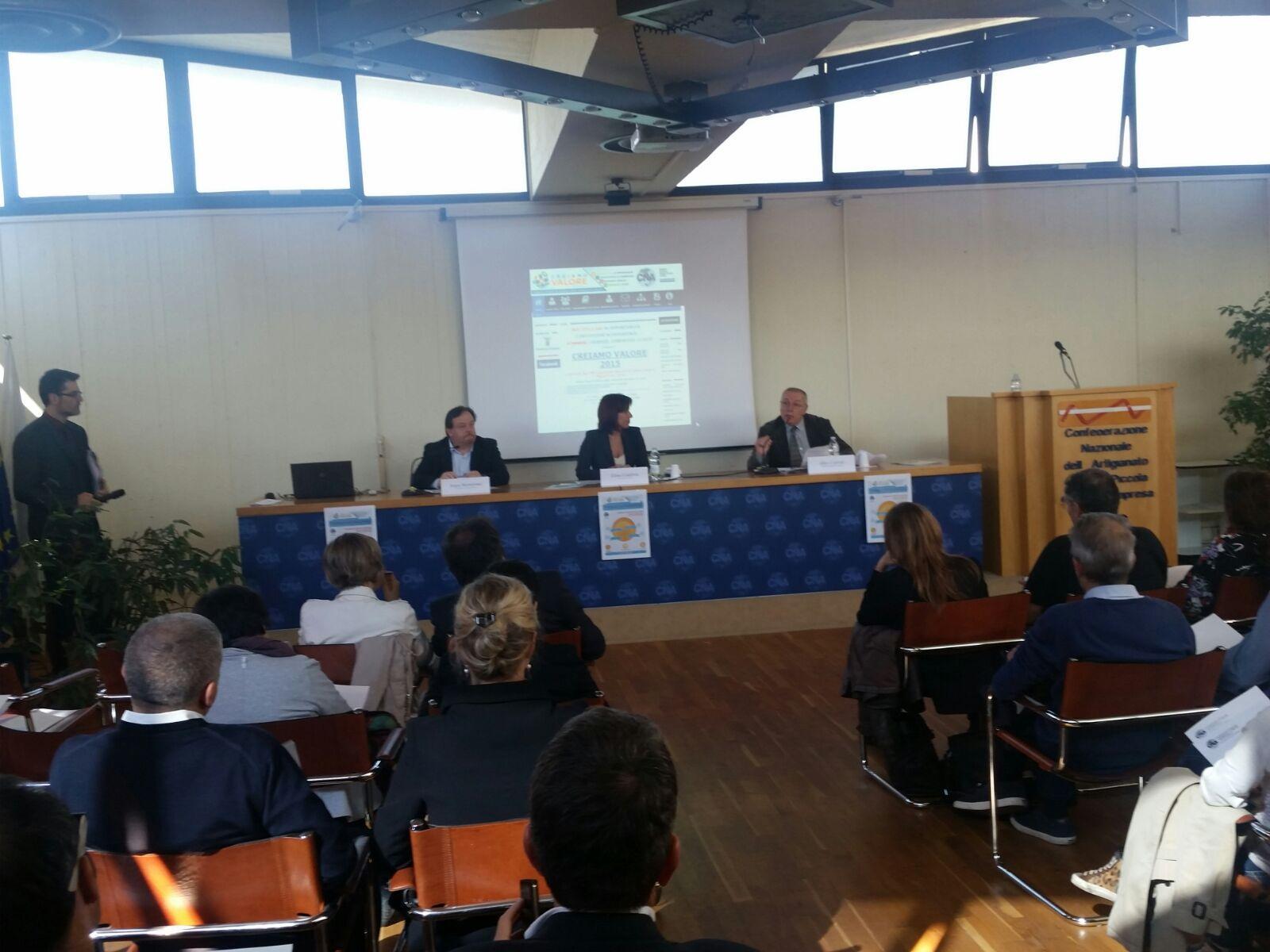 Al centro Elena Calabria, presidente provinciale Cna