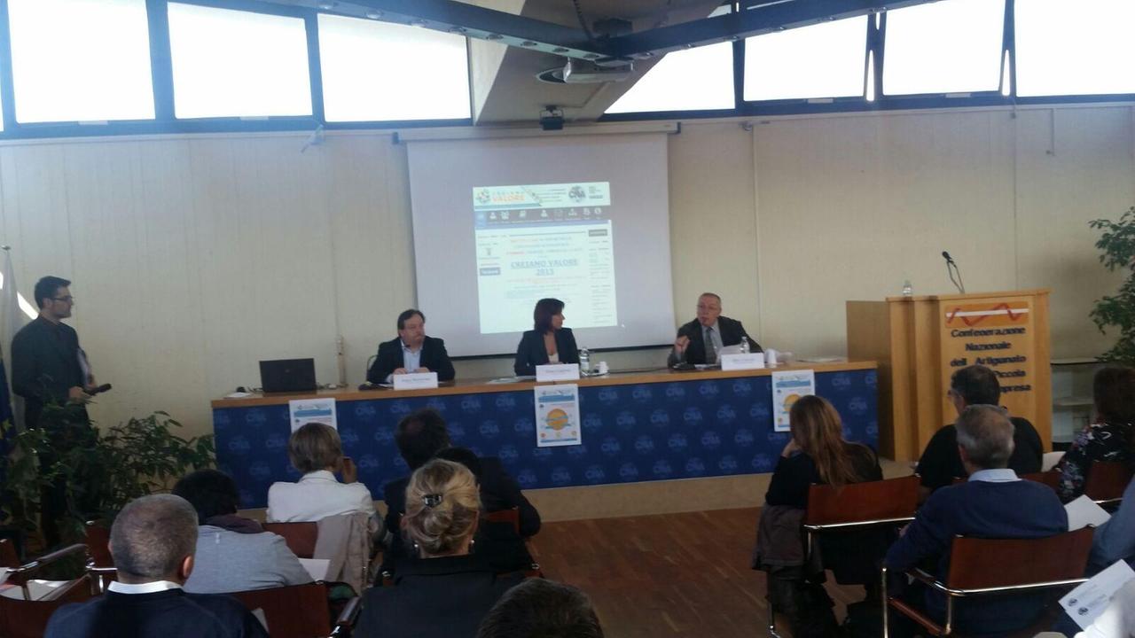 Al centro Elena Calabria, presidente provinciale Cna
