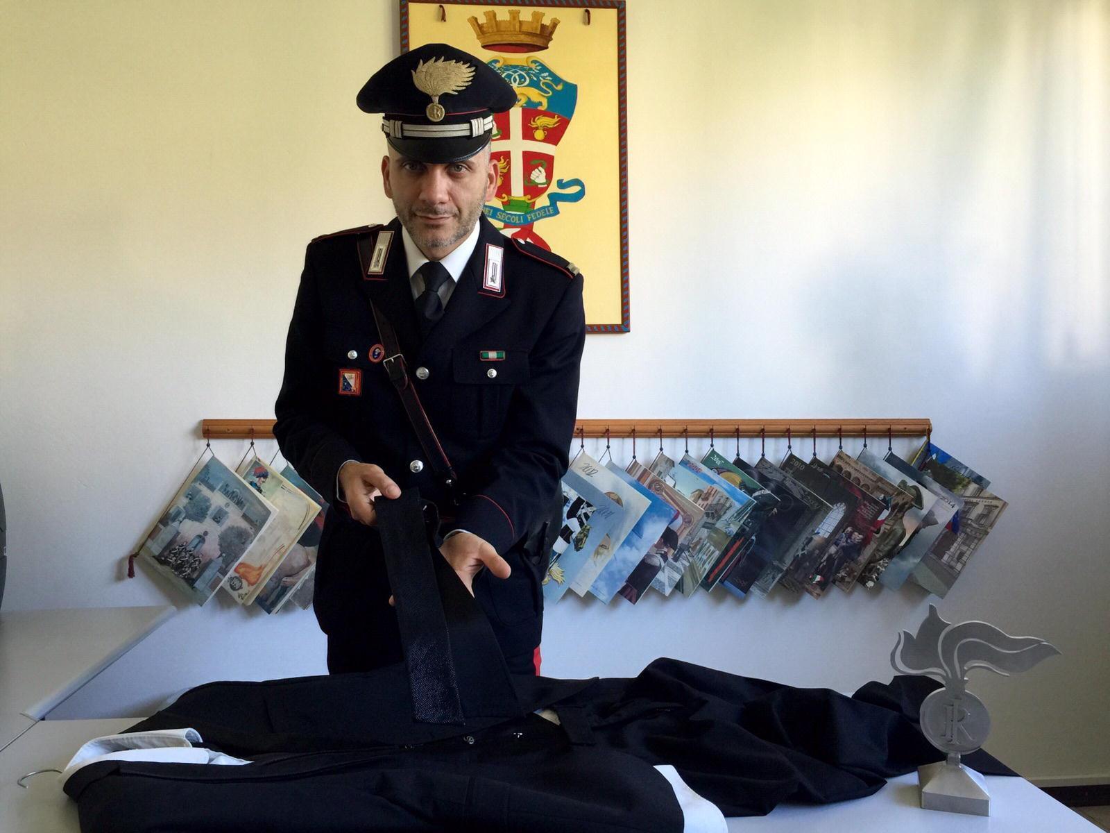 L'abito da cerimonia recuperato dai carabinieri