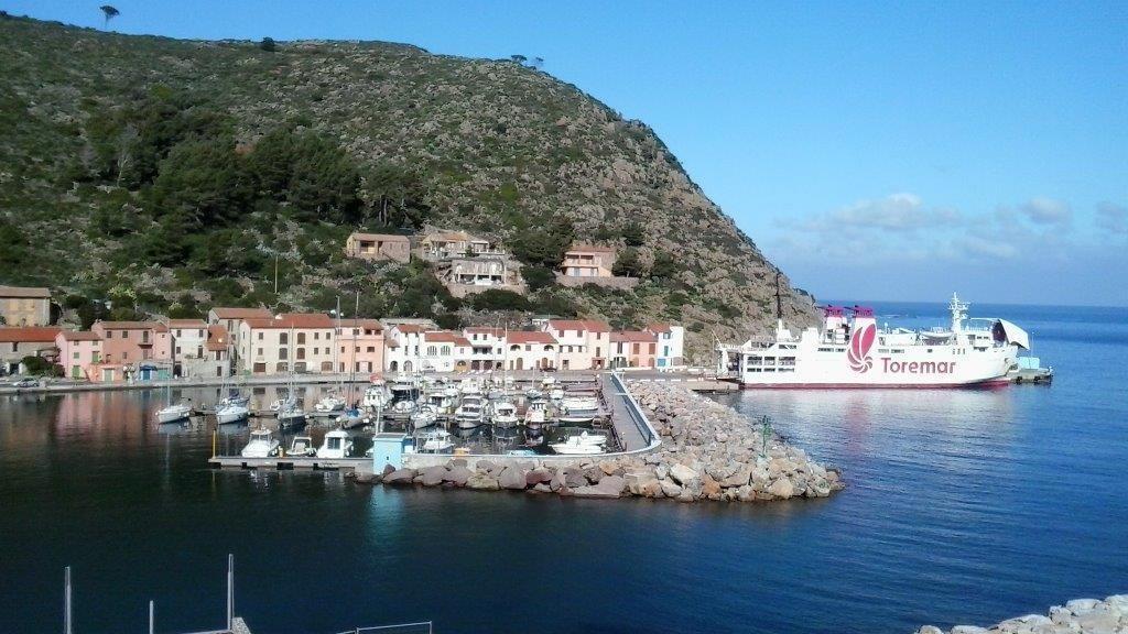 Mina della seconda guerra mondiale fatta brillare al largo di Capraia