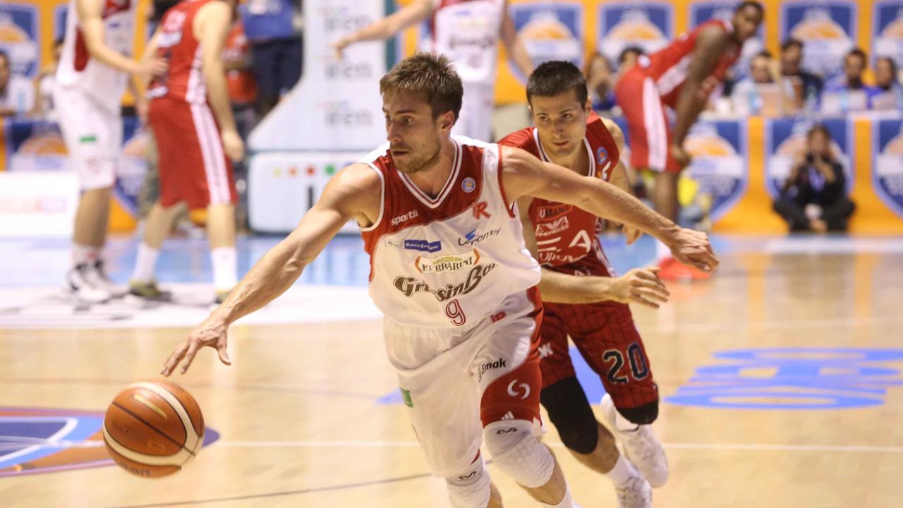 De Nicolao: «Miglioriamoci in difesa e ai play off non falliremo»