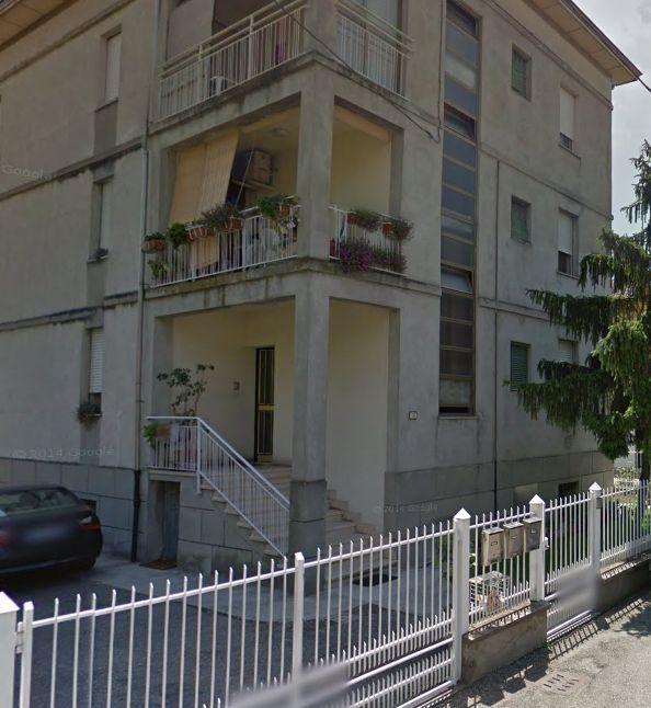 Ladri in camera da letto mentre marito e moglie dormono