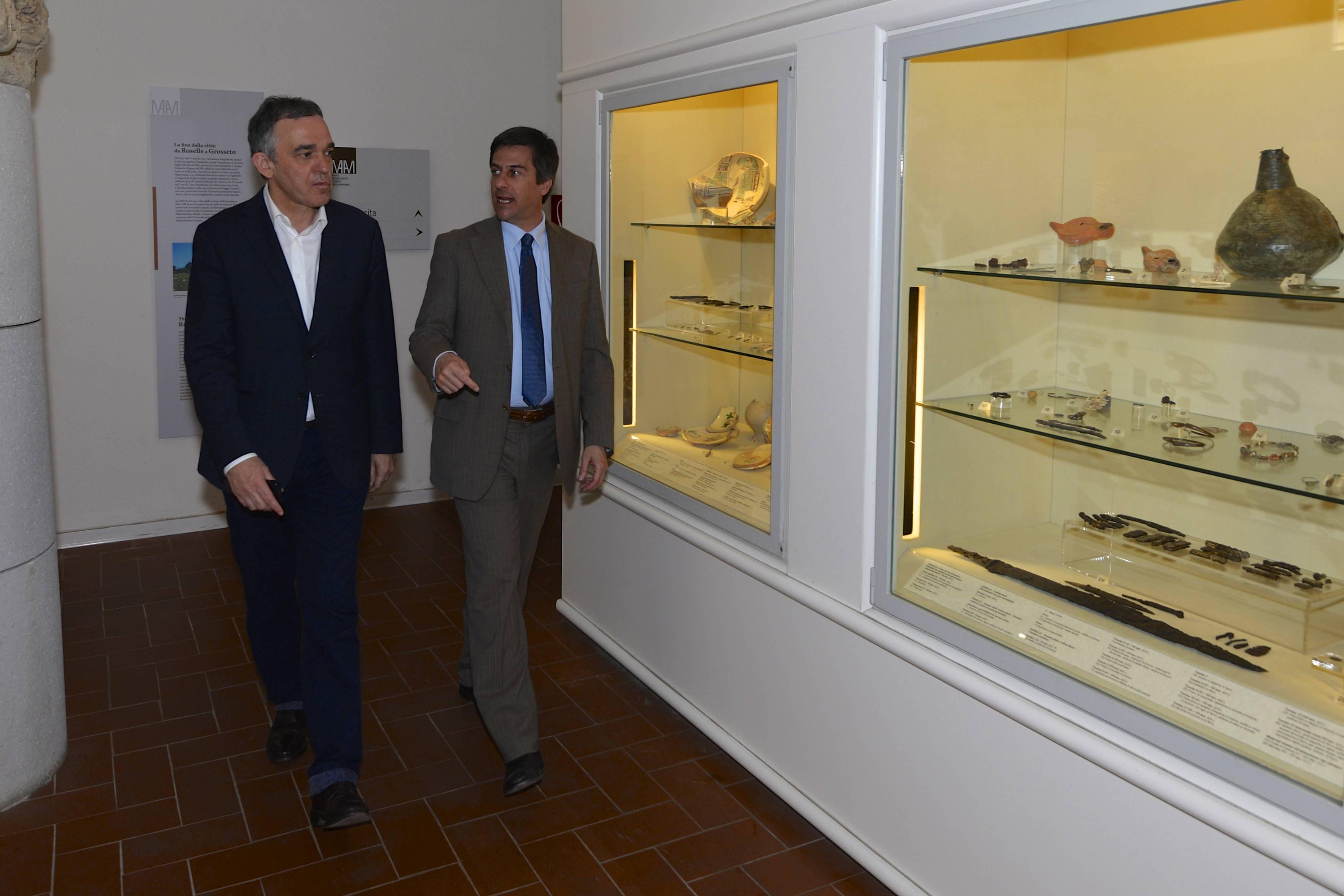 Enrico Rossi al Museo archeologico della Maremma con il sindaco Emilio Bonifazi (foto d'archivio) 