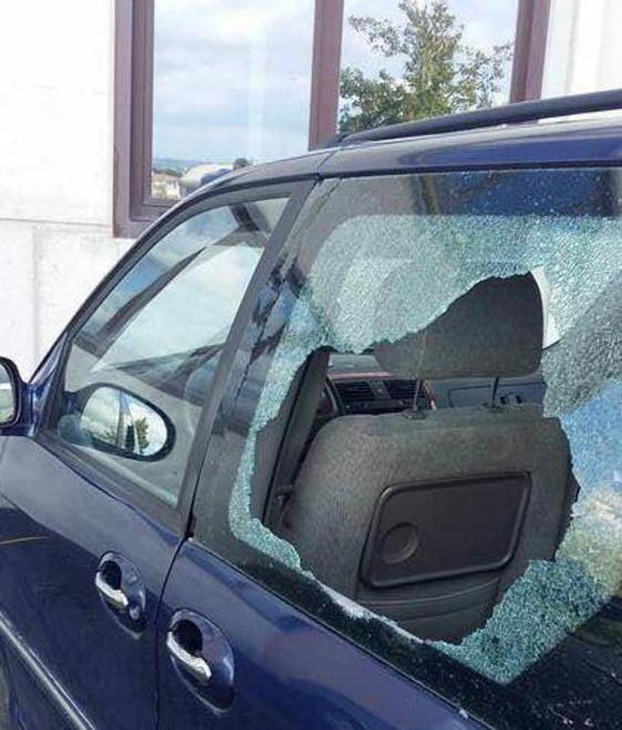 Rubata borsa con i libri nell’auto in sosta