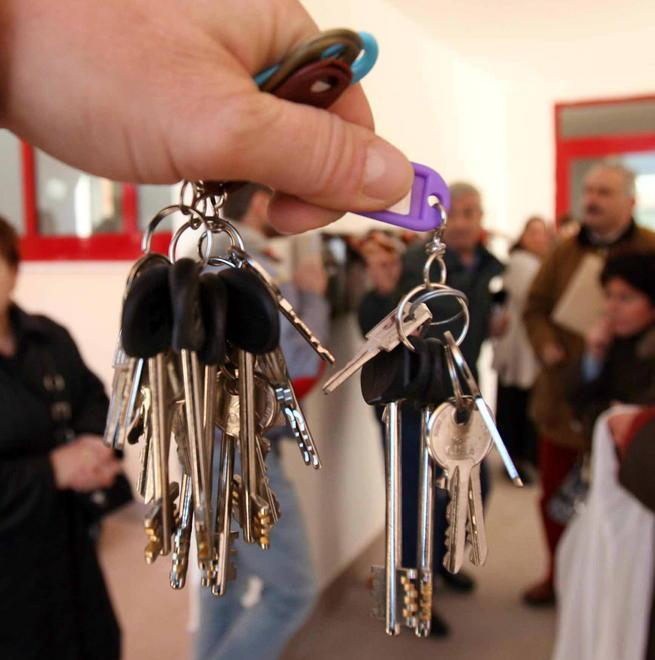 Più paletti alle famiglie immigrate Si cambia sistema per le case popolari 