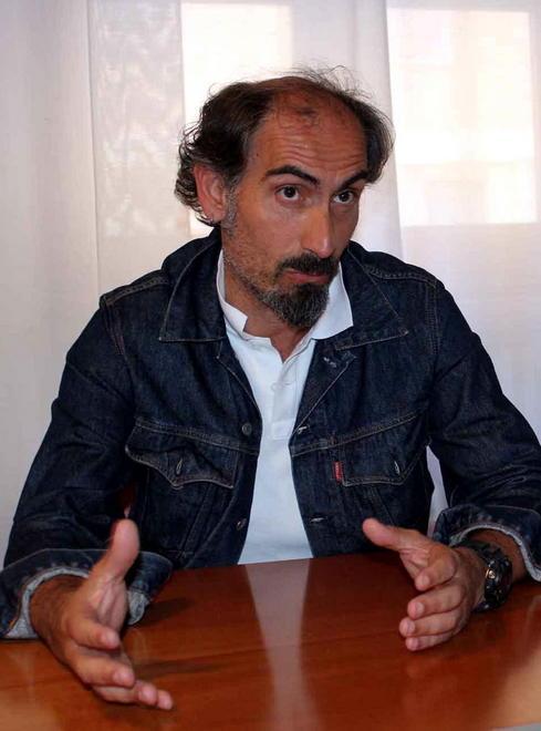 I migranti sistemano i campi sportivi 