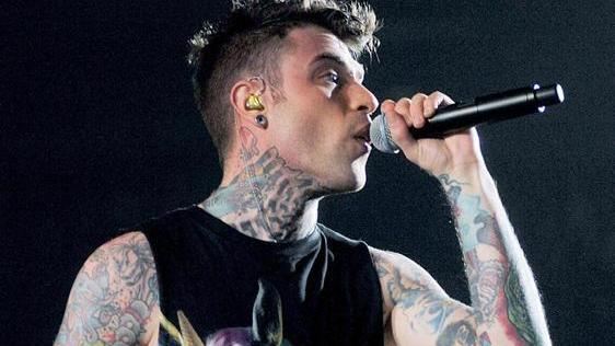 Ancora scintille tra Gasparri e Fedez