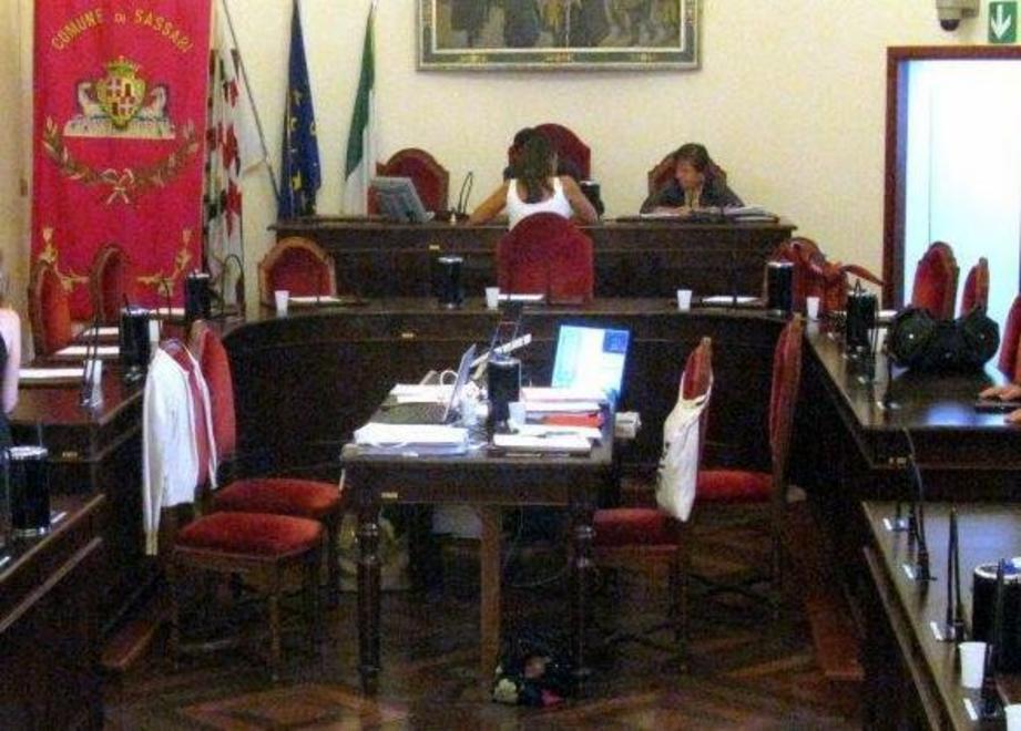 L’opposizione: basta paralizzare il consiglio 