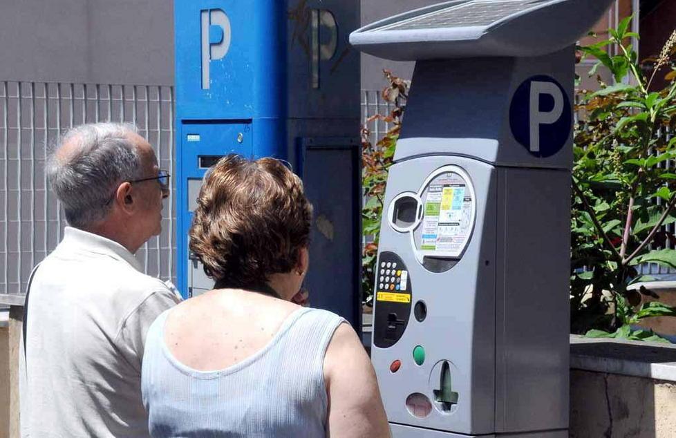 Parcheggi blu a Massa, arriva la sosta di cortesia 