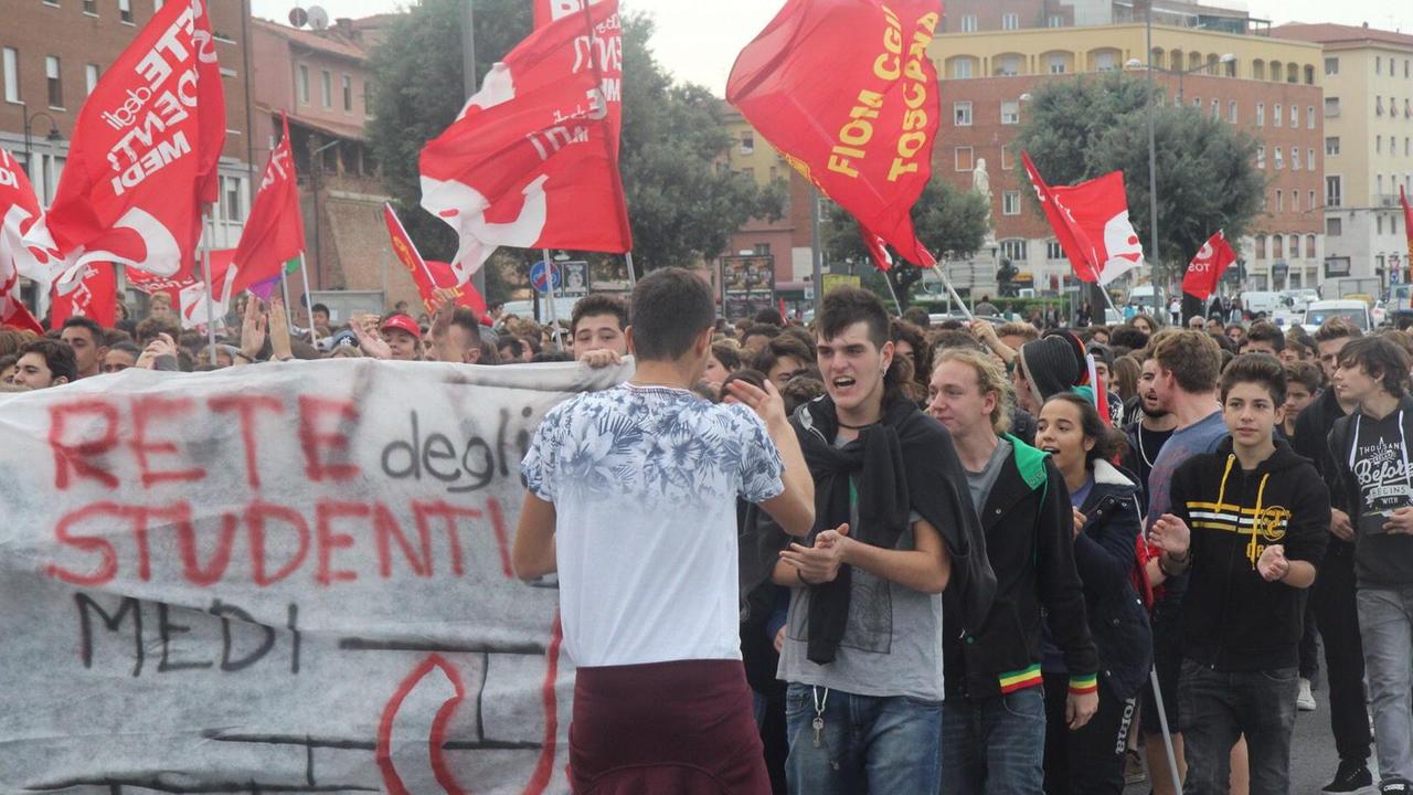 Gli studenti in corteo (Salvini Pentafoto)