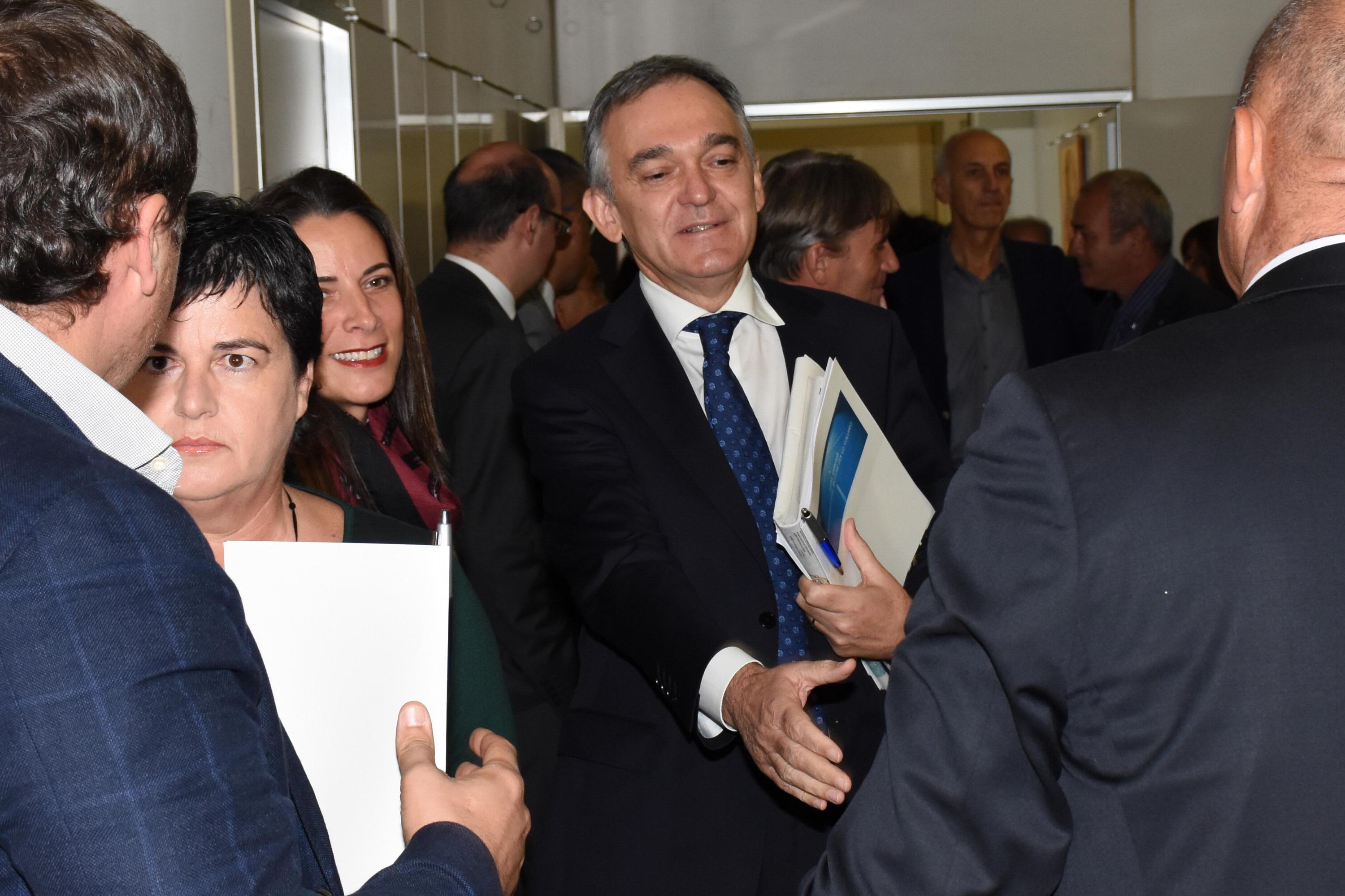 Enrico Rossi all'arrivo all'assemblea di Confindustria Grosseto (foto Bf)