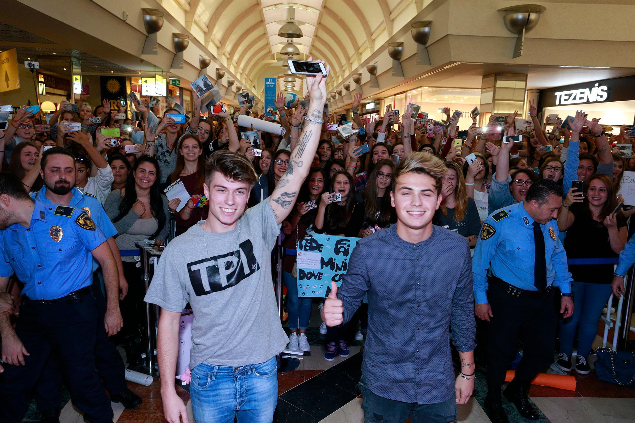 Modena, Benji &amp; Fede ai fan a Grandemilia: un’emozione grande il nostro primo cd 