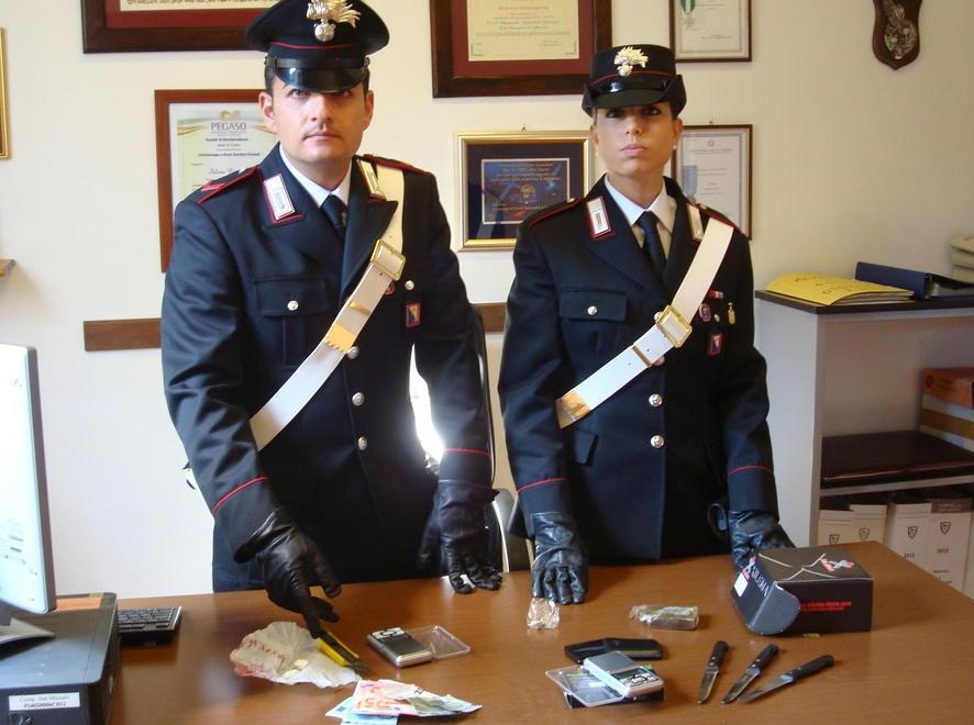 In manette per spaccio di droga 