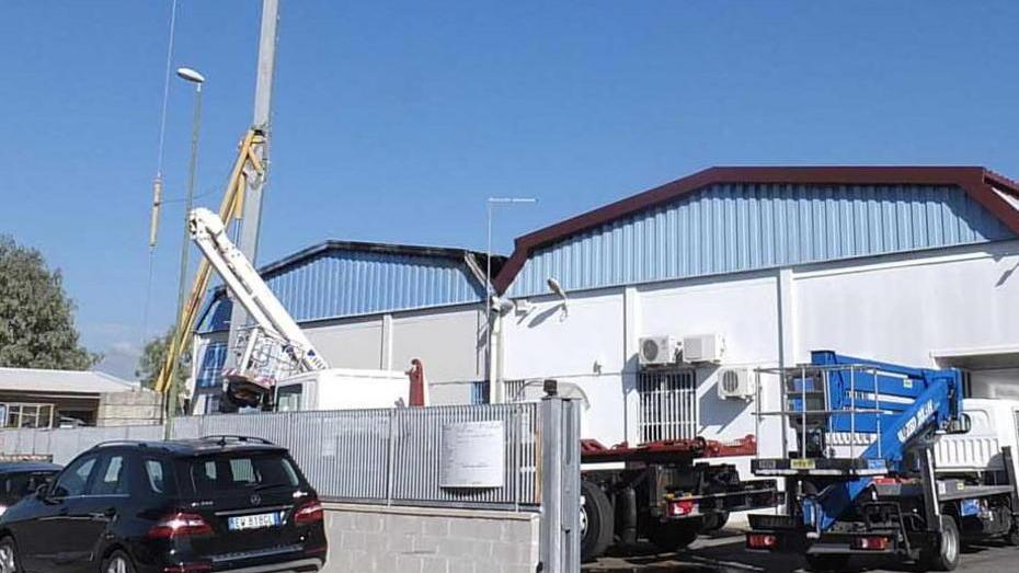 Rogo partito da un archivio danneggia due capannoni