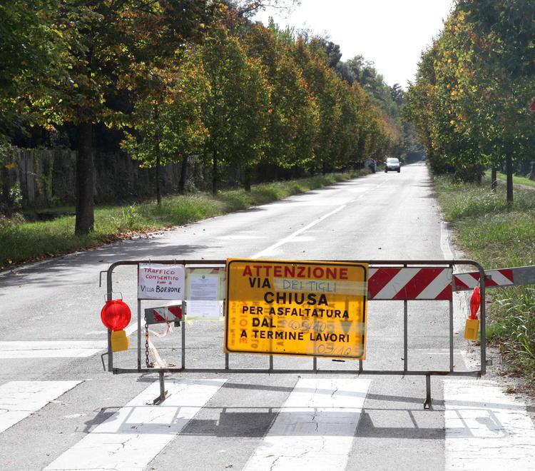 Viale dei Tigli, asfaltatura per un tratto