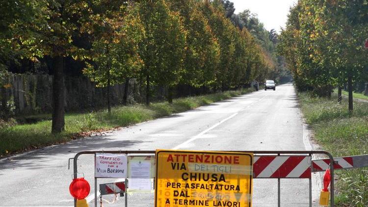 Viale dei Tigli, asfaltatura per un tratto