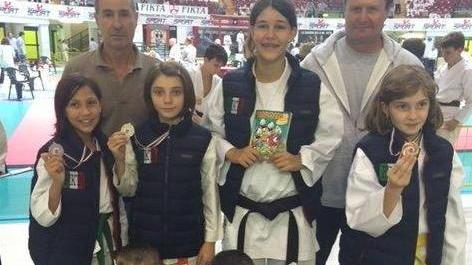 Karate Cecina bene al trofeo Topolino