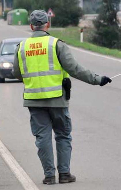 Entra contromano sulla Variante 