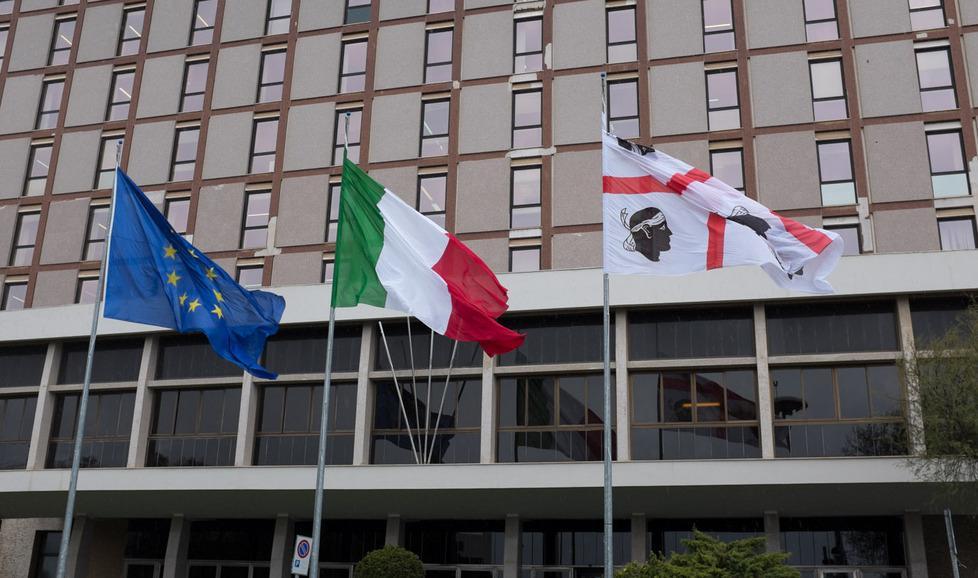 Il palazzo della Regione in viale Trento a Cagliari