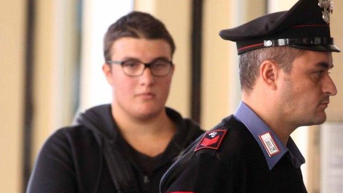 Pugni a un controllore: preso