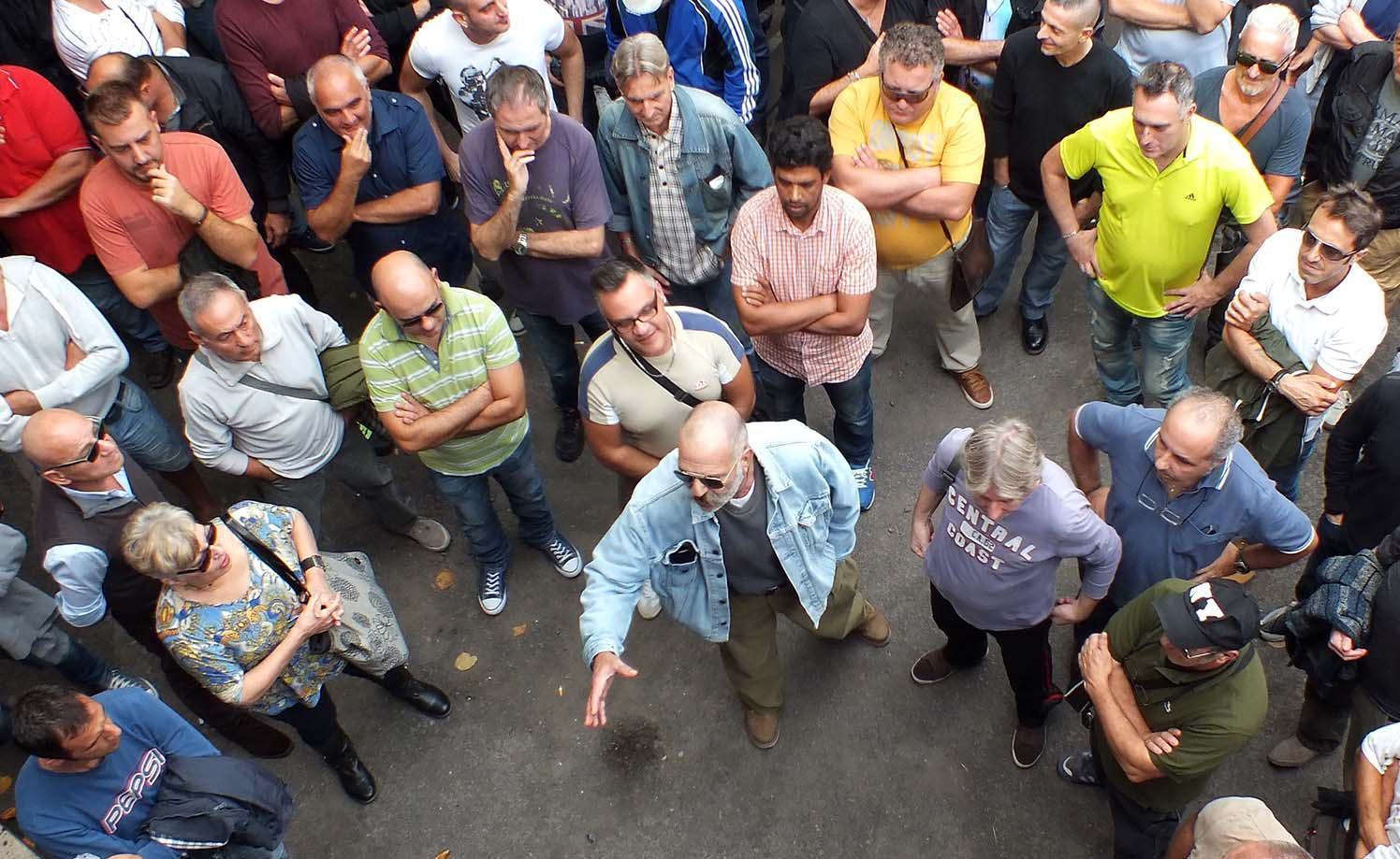 Un momento dell'assemblea dei lavoratori (foto Pabar)