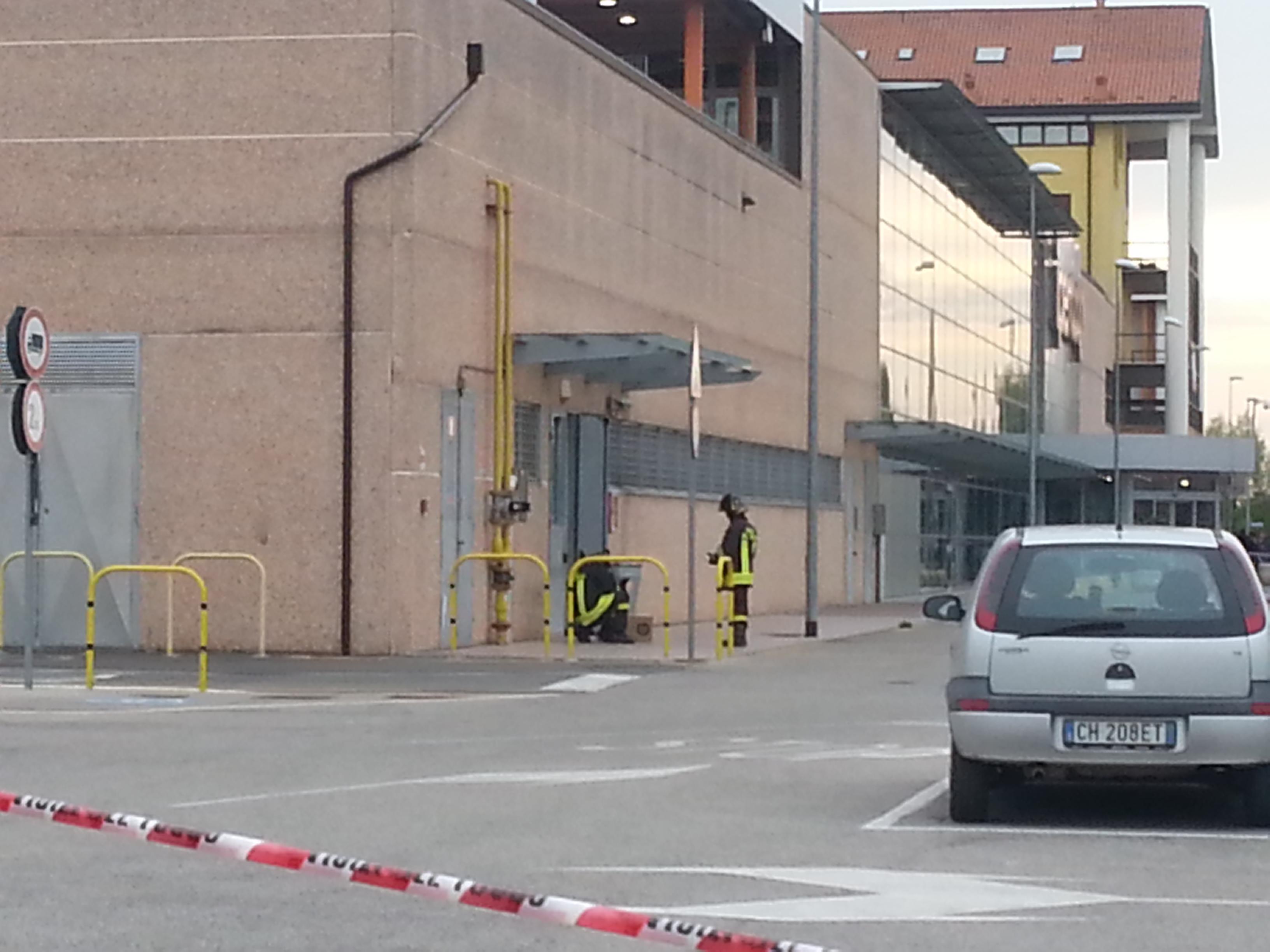 Allarme bomba all'Ipercoop, evacuato il supermercato