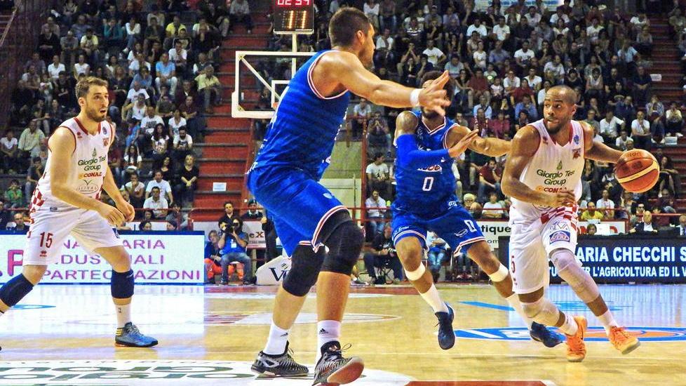Preston Knowles in azione per il Pistoia Basket