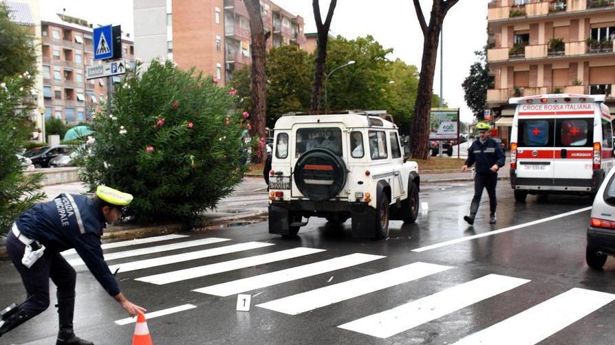 Investita sulle strisce davanti al tribunale