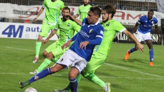Capello contrastato dai difensori della Spal (foto Batavia)