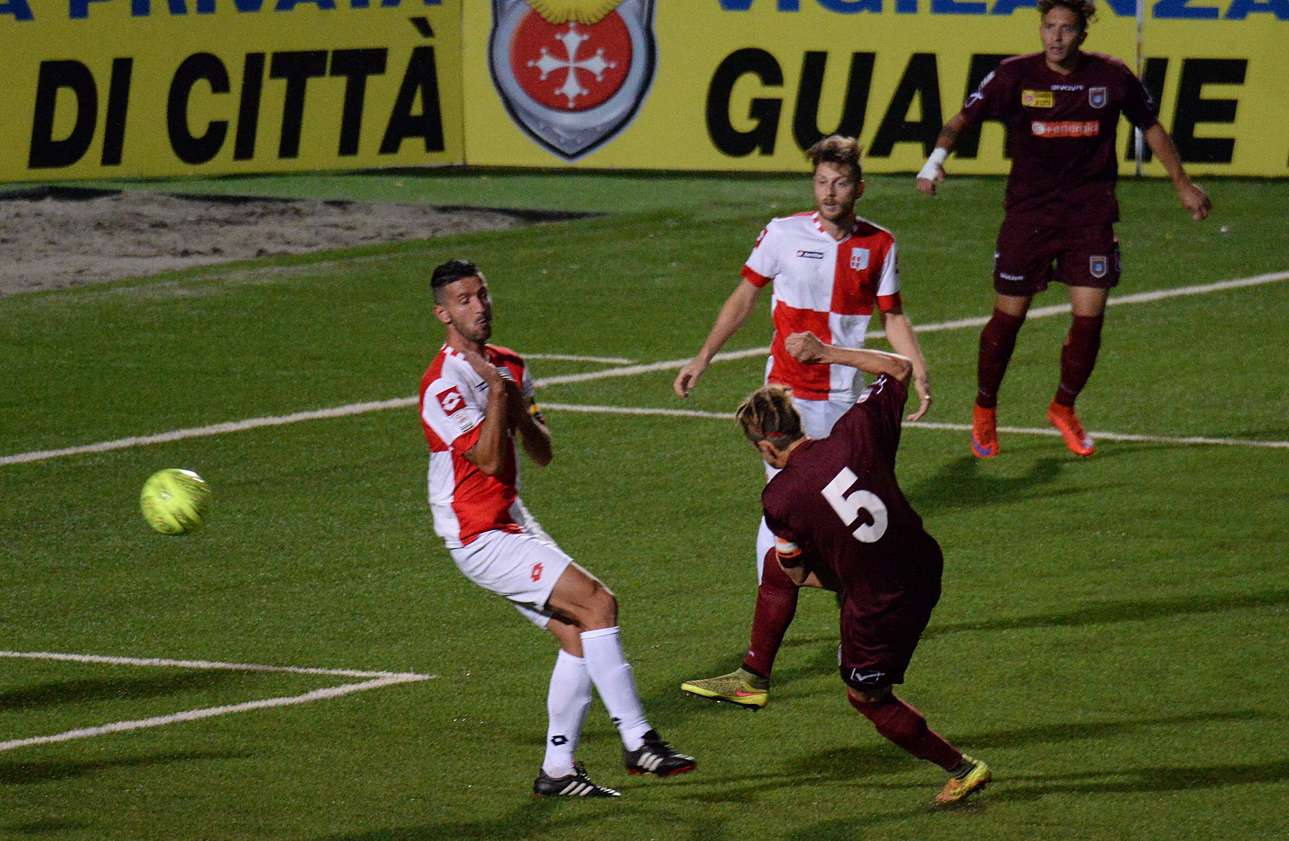 Il gol del 2-0 firmato da Vettori (foto Franco Silvi)
