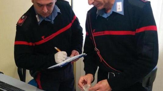 Spacciava hashish ed eroina nella sua roulotte: arrestato