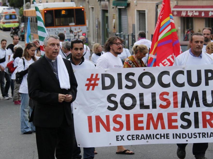 Disoccupati in pellegrinaggio col vescovo a Montenero