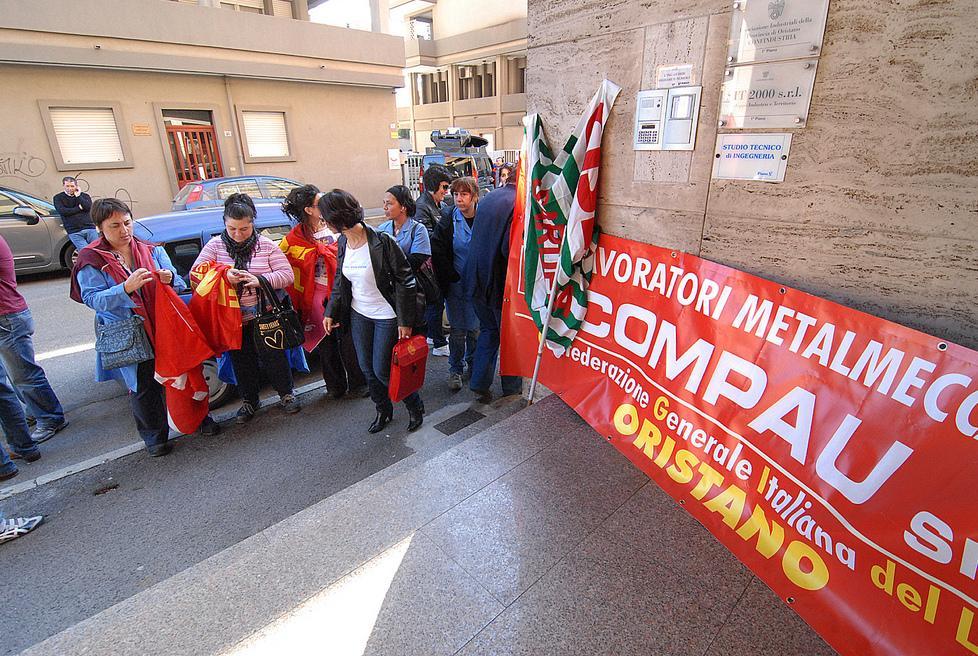 Lavoratrici ex Compau, proroga di lavoro