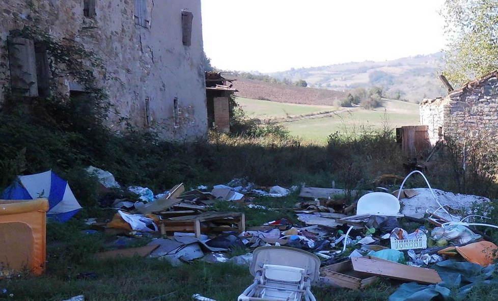 La discarica abusiva di via Castiglione