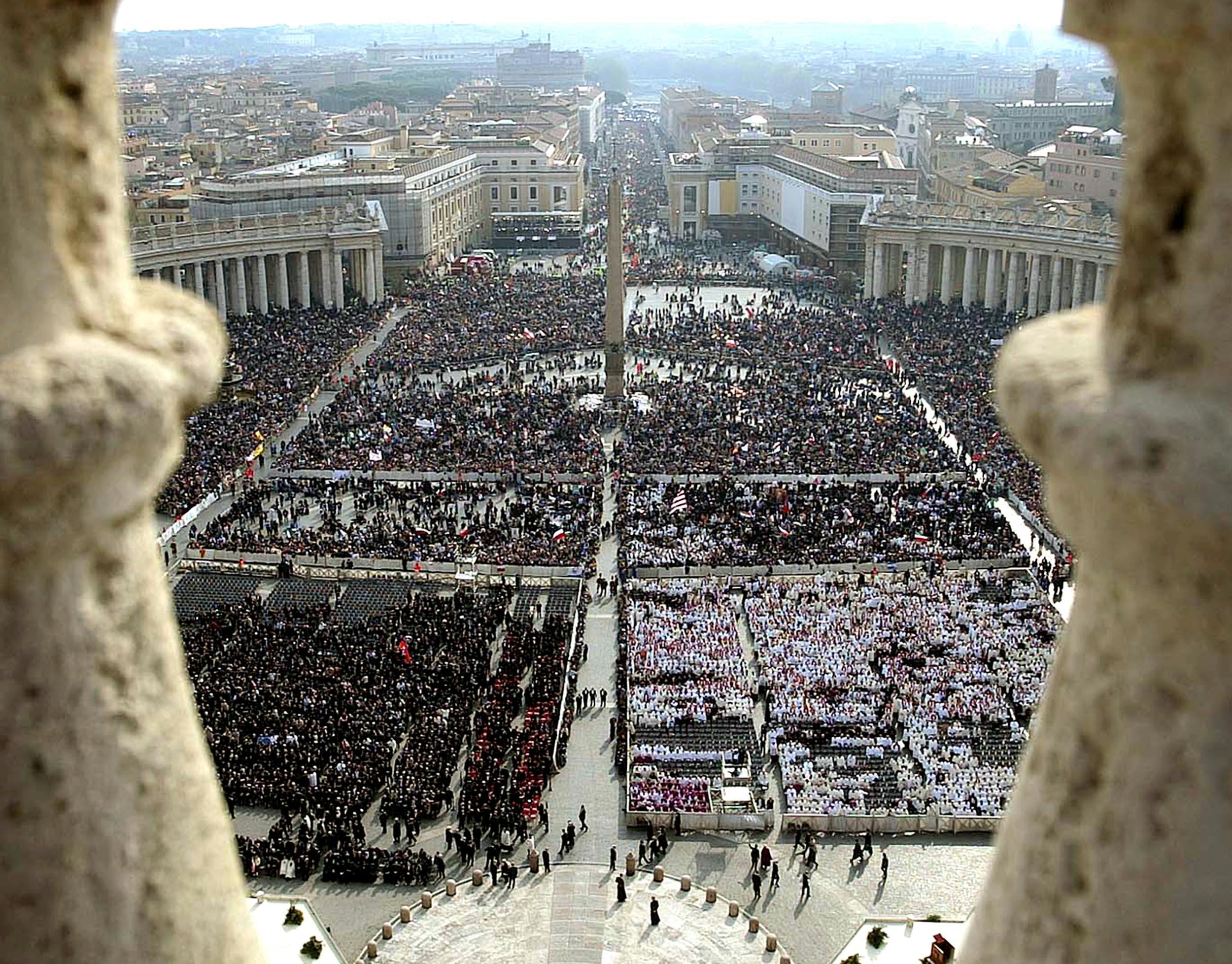 Una veduta di Roma dalla Basilica di San Pietro