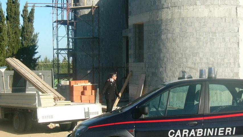 Lavoratori in nero in due cantieri edili del Nuorese: impresari denunciati