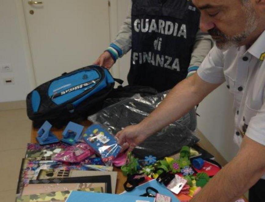Sequestrati articoli per la scuola 