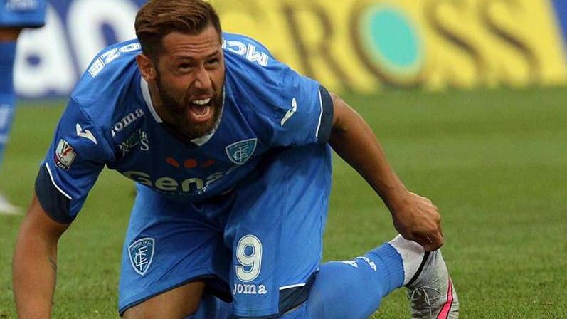 «O torno in gruppo o picchio i medici...»