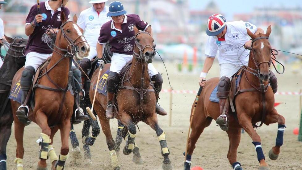 Oggi dalle 14 le sfide finali della Polo Beach Cup
