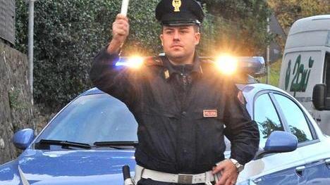Con la patente revocata era su un’auto senza revisione