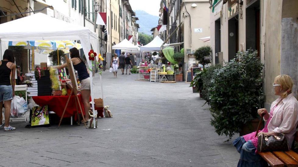 Troppi furti, i commercianti dal sindaco