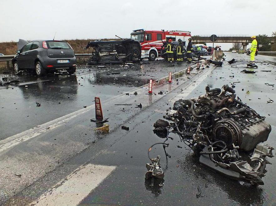 Un morto e due feriti gravi sulla Variante 