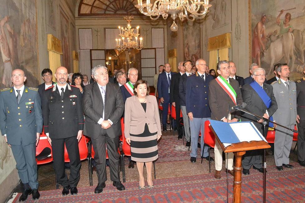 Onorificenze per sei persone